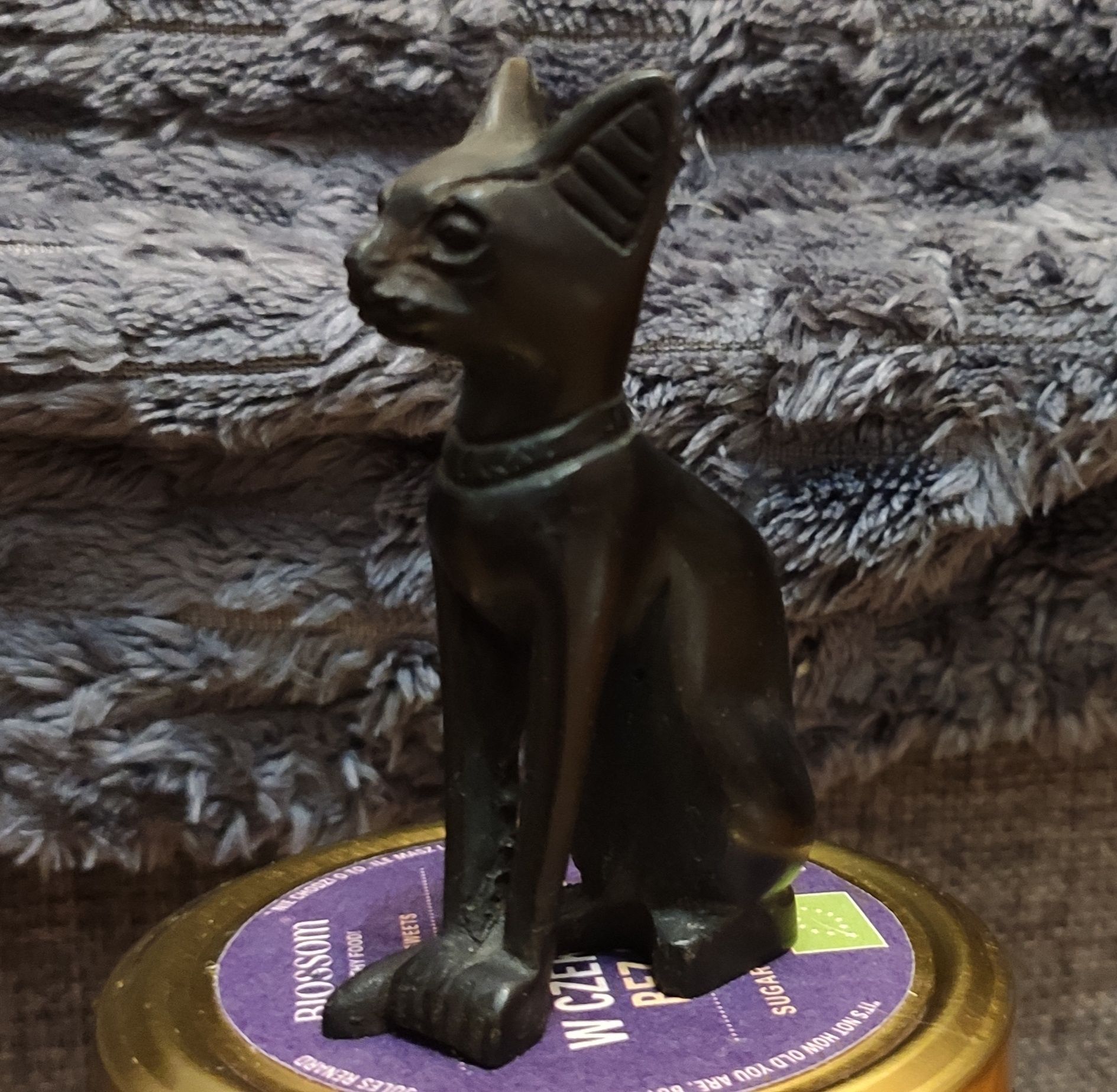 Kot egipski Bastet popiersie bogini kotów czarna figurka