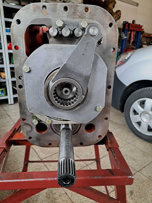 Skrzynia biegów 12x4  MF Ursus