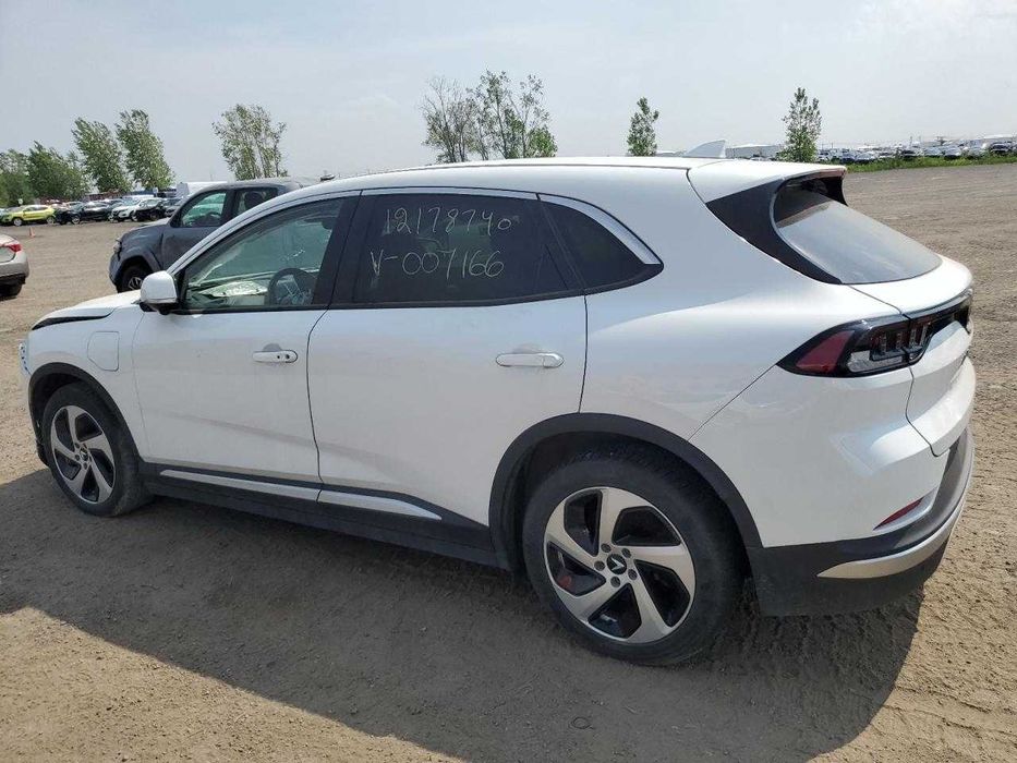 VINFAST VF 8 ECO в дорозі