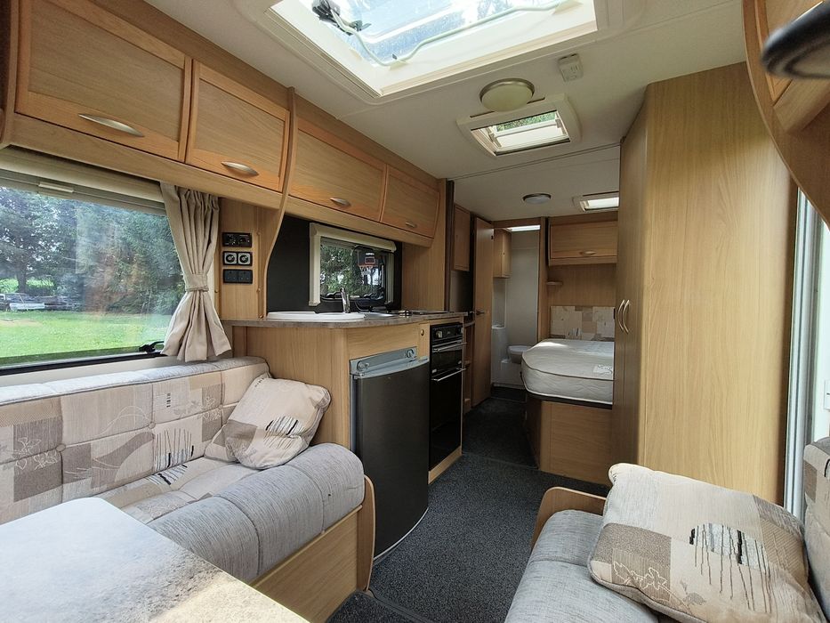 Elddis mover namiot łóżko małżeńskie oddzielny prysznic niskie dmc
