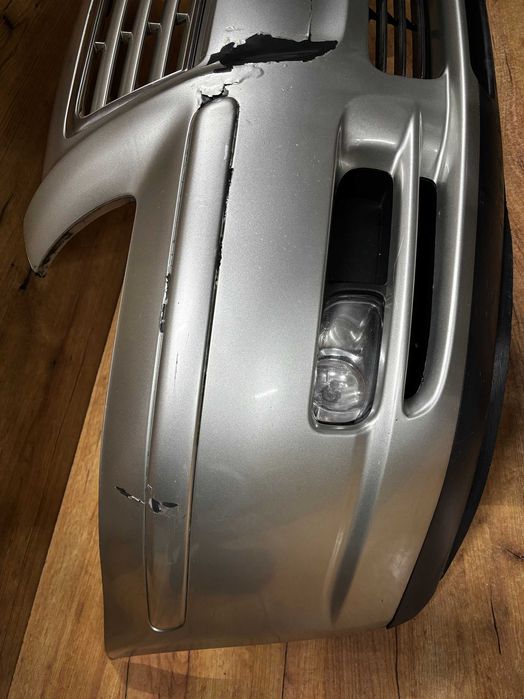 Zderzak przedni Toyota Avensis T25 kolor 1c0