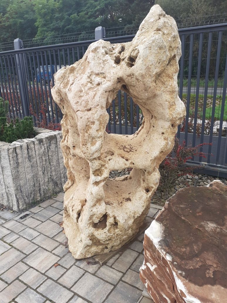 Bryła Spugna Forato (Monolit, Kamień Ozdobny, Ogród, Głaz)