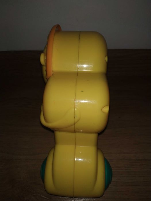 Lew fisher price naciśnij i jedź