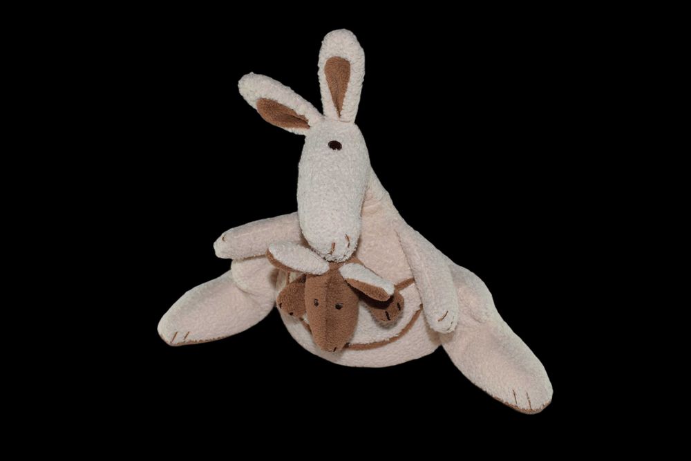 mama kangurzyca z małym kangurzątkiem pluszowa zabawka maskotka