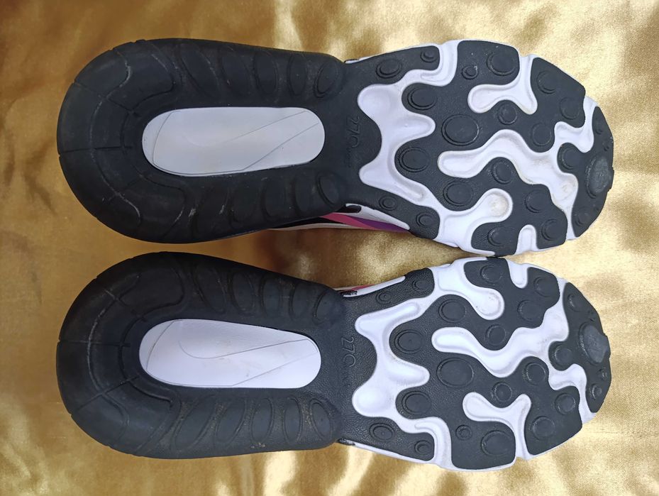 Кросівки спортивні жіночі Nike Air Max 270 React