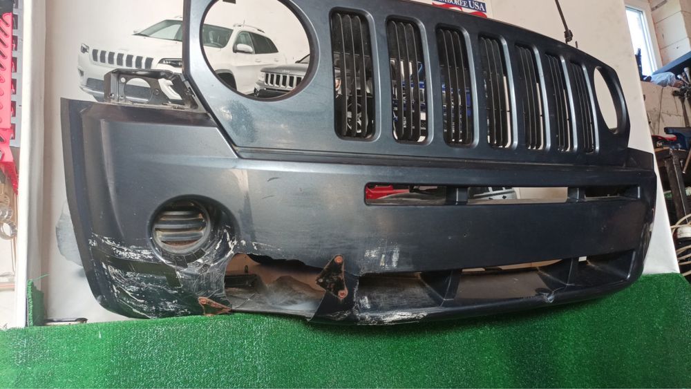 Передній бампер Jeep Patriot 2007-2011 дорест (з пошкодженням)