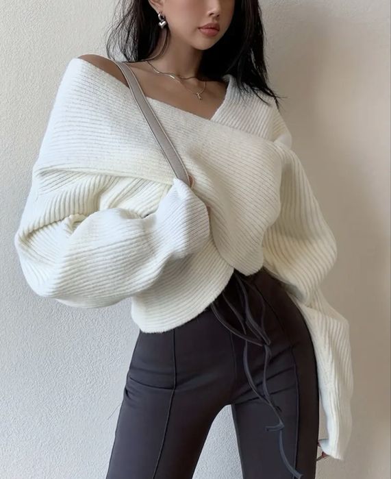 Жіночій светр асеметричний  з рукавами «батвінг» розмір Л акріл 100%