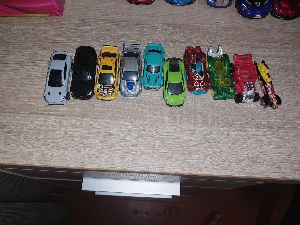 Машинки Hotwheels