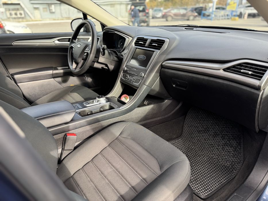 Оренда авто. Автомобіль в оренду. Машина в оренду. Таксі Львів. Гібрид