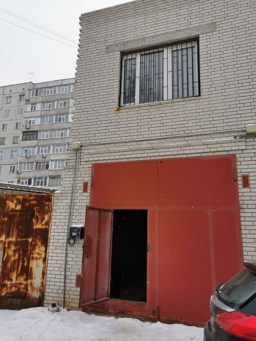 Продам 2- поверховий гараж на Героїв Крут