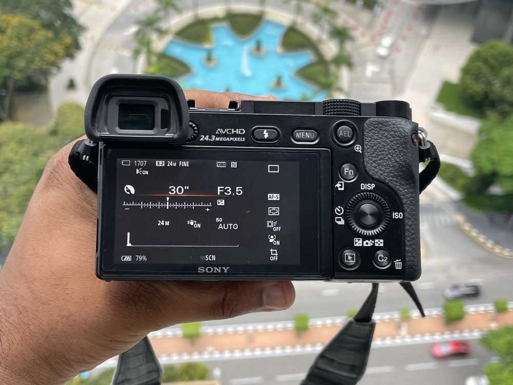 Sony a6000 WiFi/24mp com lente 16-50mm e caixa