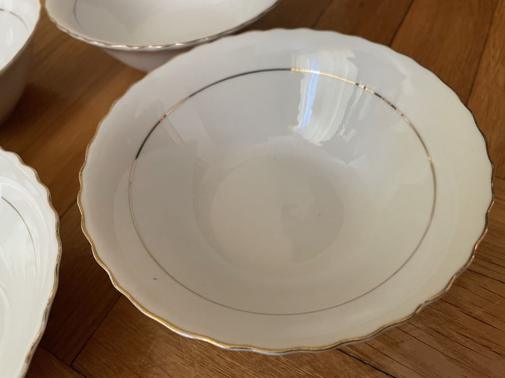 Salaterki porcelanowe miseczki ze srebrnym rantem białe komplet