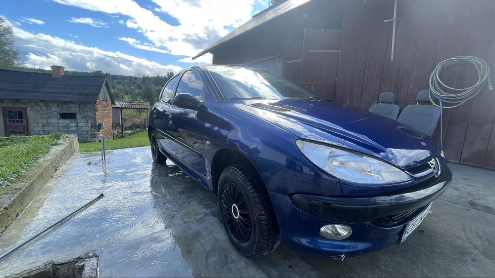 Peugeot 206 2002р 1.4 бензин