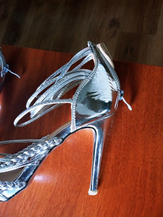 buty damskie srebne 39 paseczki z pięta