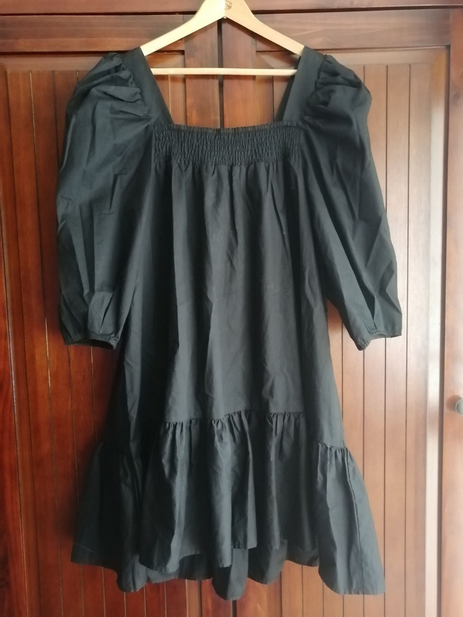 Czarna sukienka rękawy bufki H&M rozmiar M