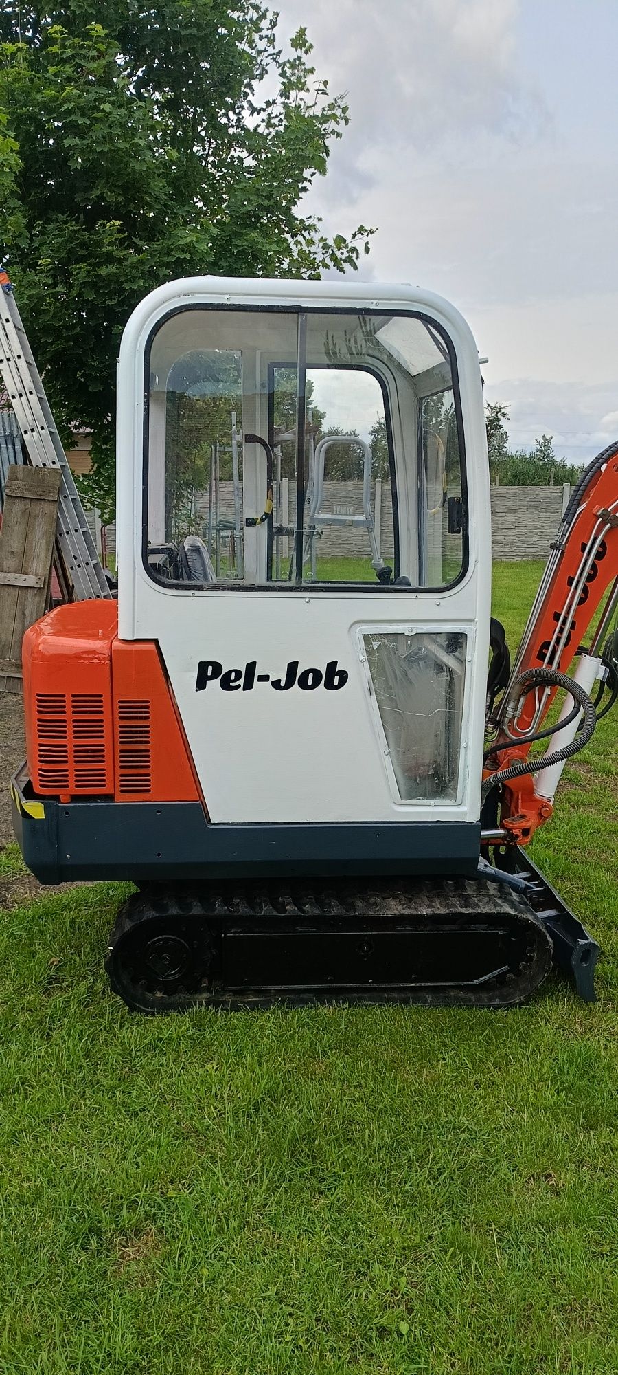Minikoparka pel-job na licencji Volvo