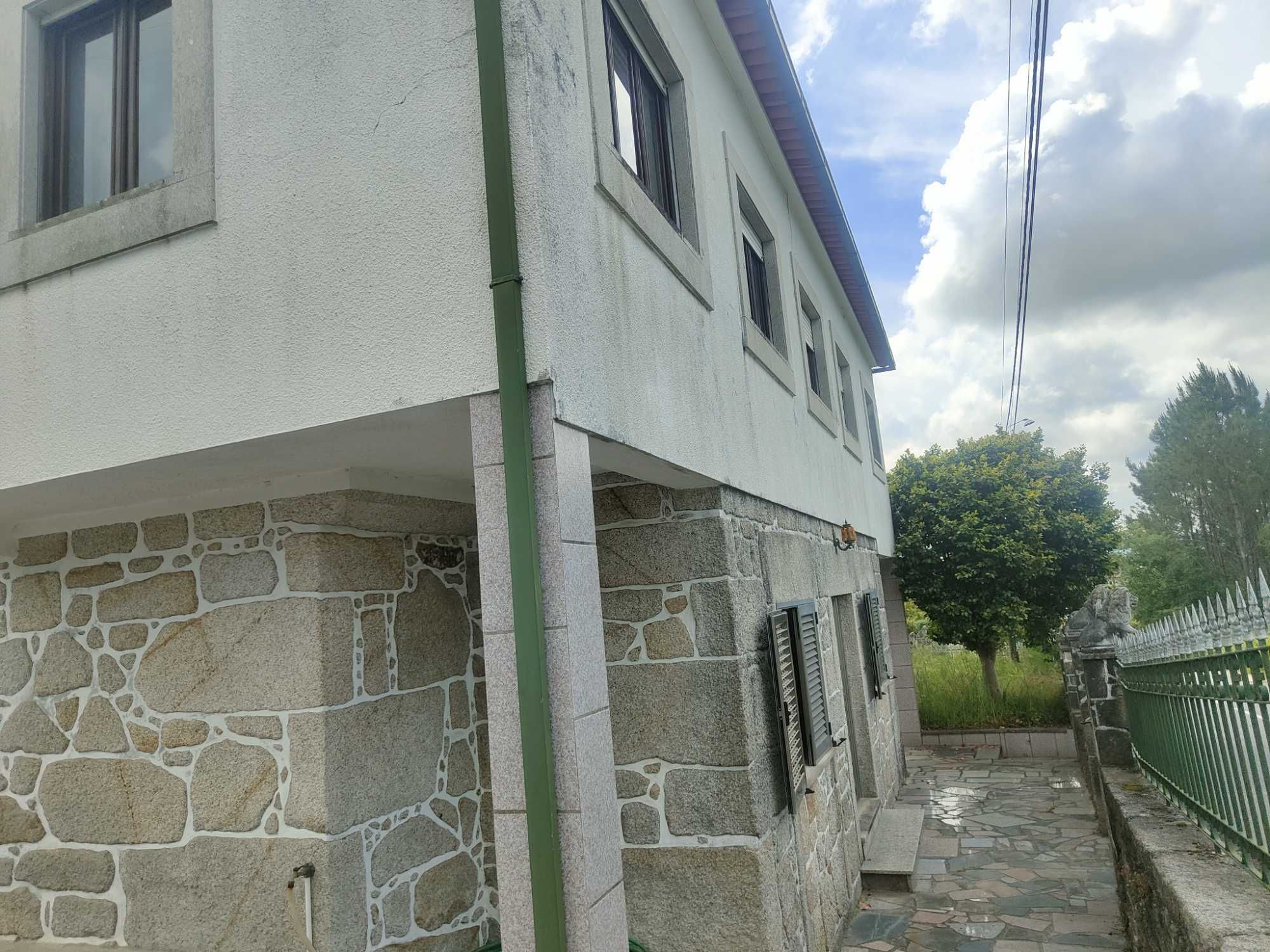moradia tipo V3 com 1400m2 de terreno