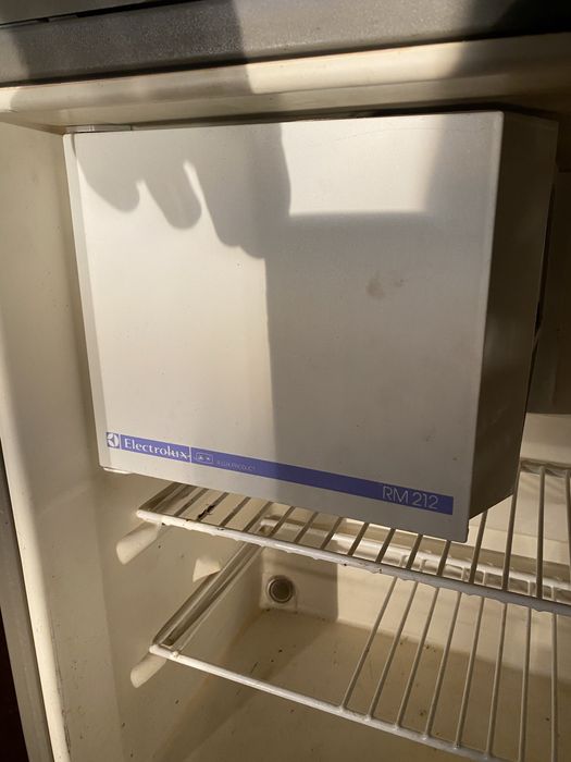 FRIGORIFICO  TRIVALENTE AUTOCARAVANA ELECTROLUX  RM212 (3 IN 1)