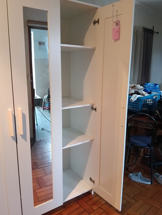Roupeiro de quarto de 3 portas