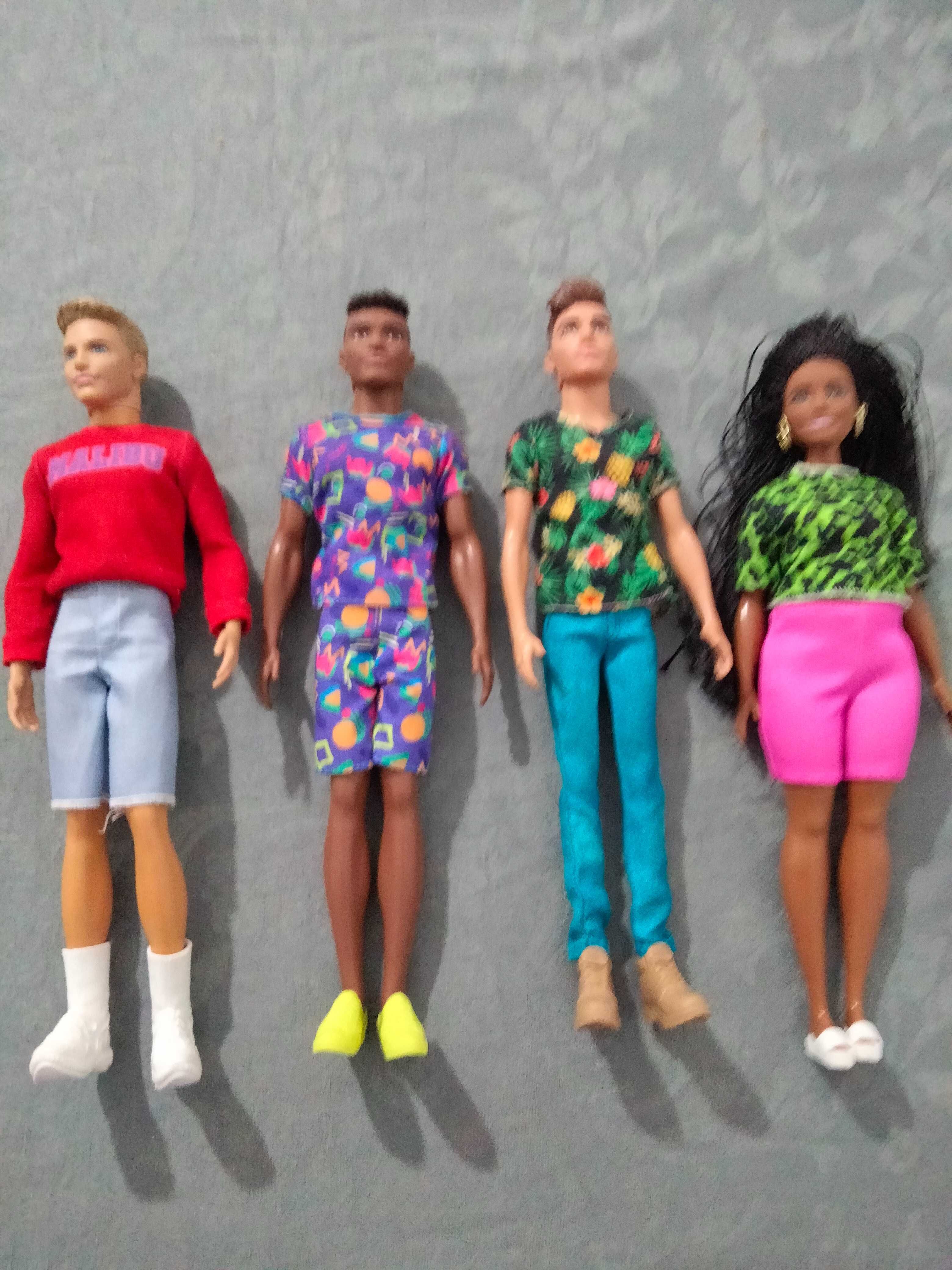 Vários artigos da Barbie