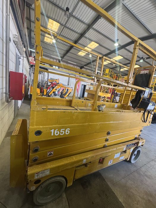 Plataforma elevatoria eletrica usada 10mt (ESTREITA)