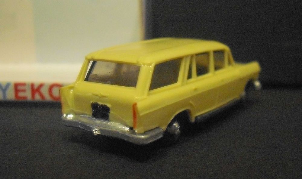 EKO - Fiat Familiar 1800 -antigo - 1/65 - made in Espanha - NOVO