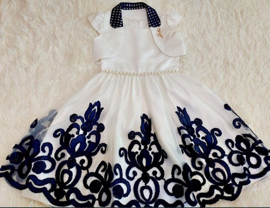св'яткова сукня на 8-10 років