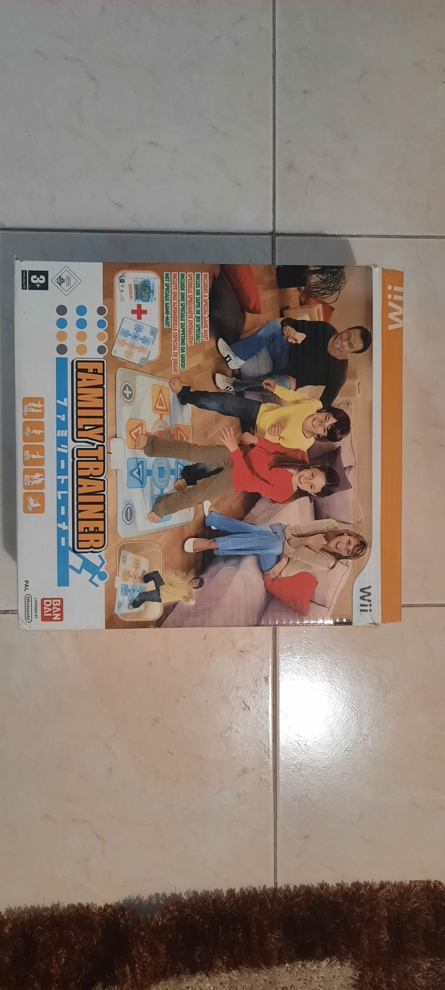 Consola Wii com 3 comandos, Wii Fit ,Family Trainer e vários jogos