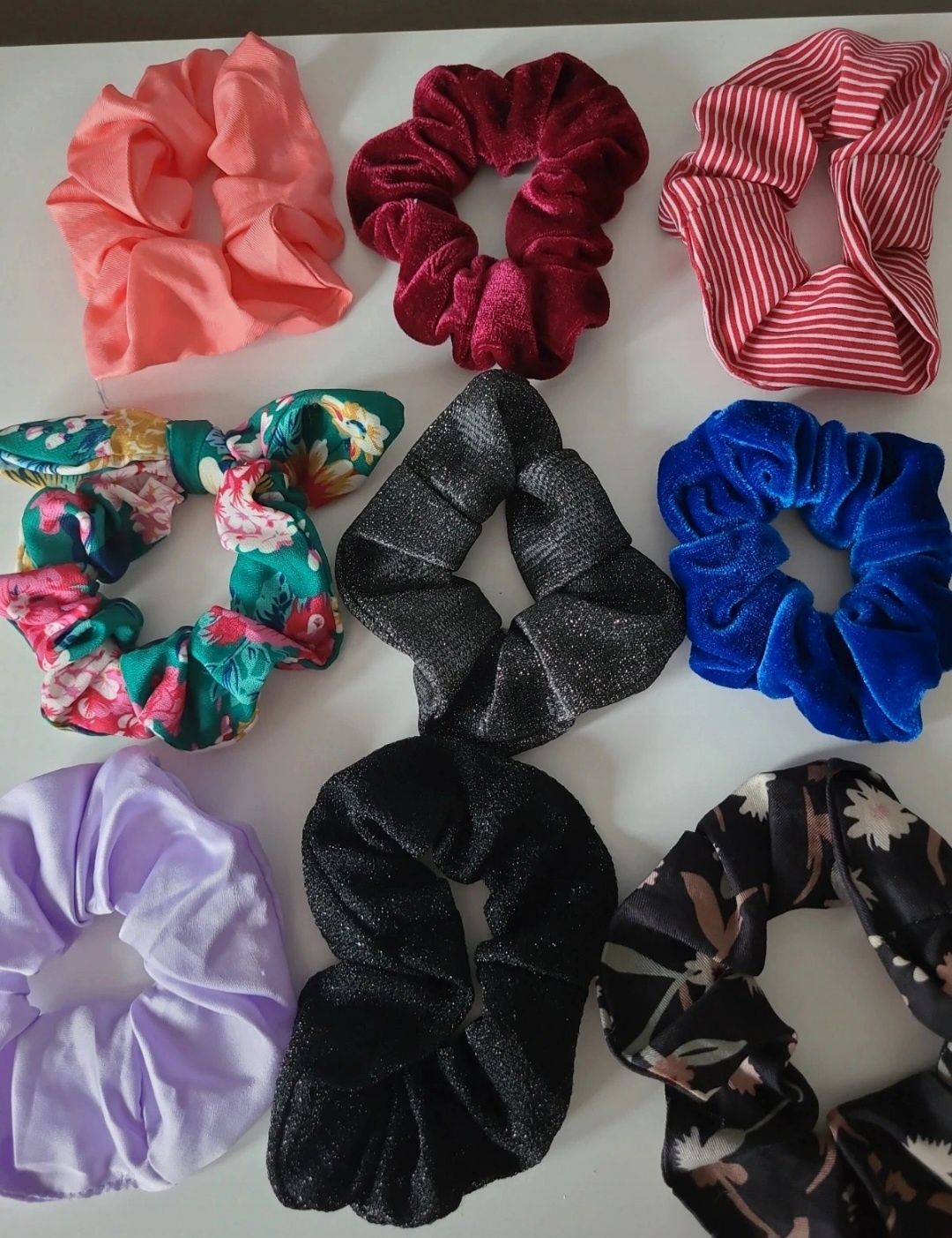 8 nowych scrunchie do włosów