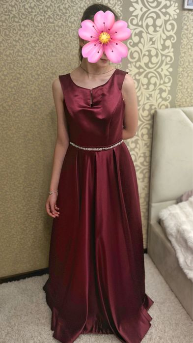 Випускна сукня, насиченого кольору бургунді