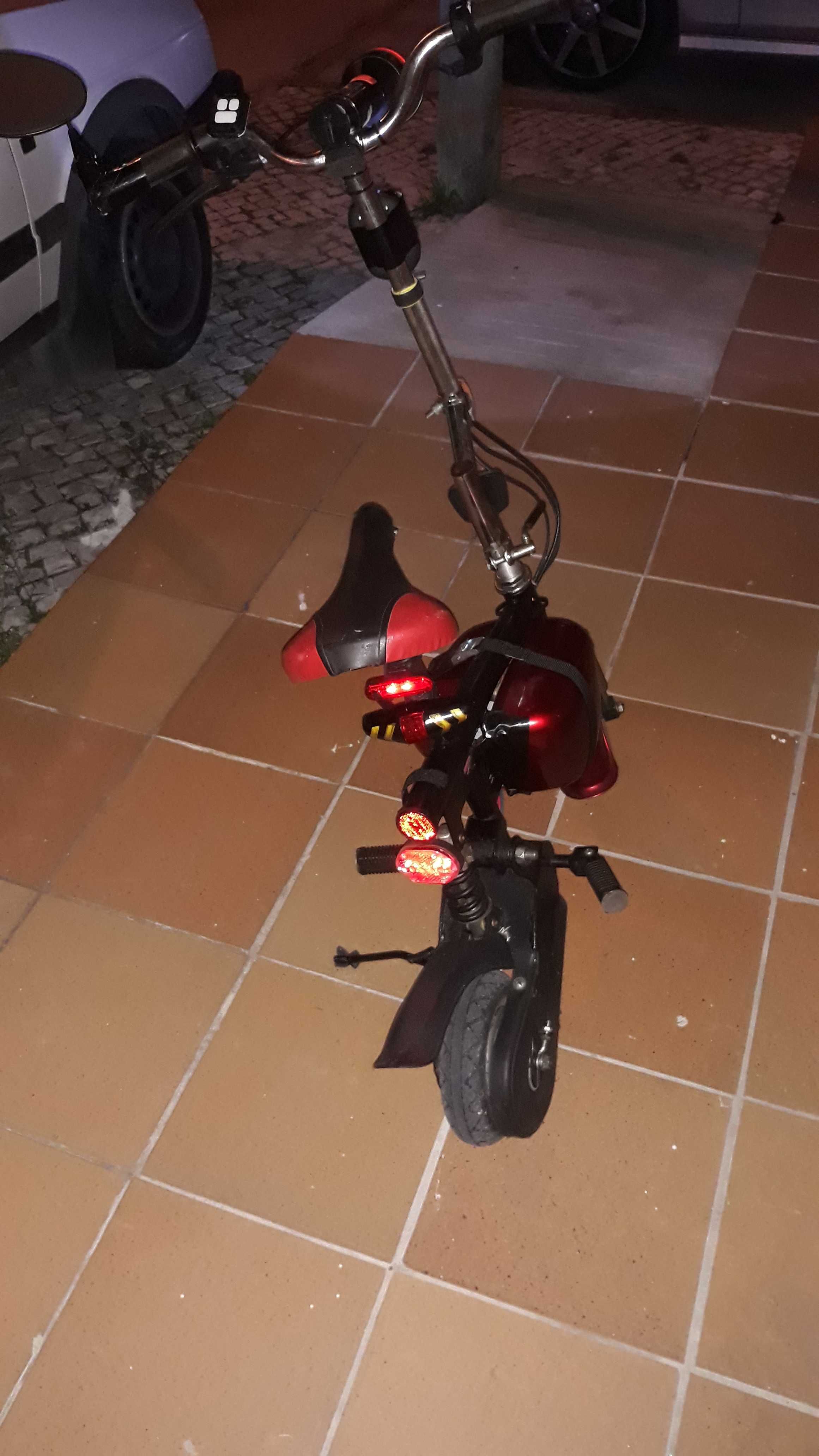 Red Scooter Electrica