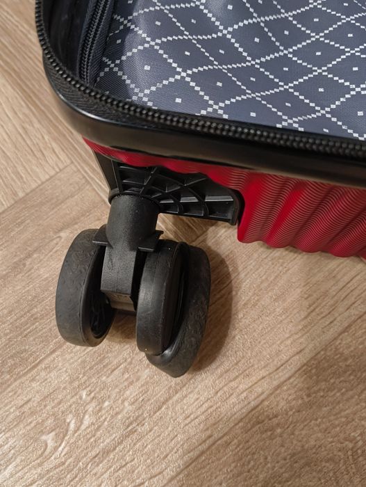 Валіза якісна 34 х22х55 з обертовими колесами ABS+PC, Німеччина