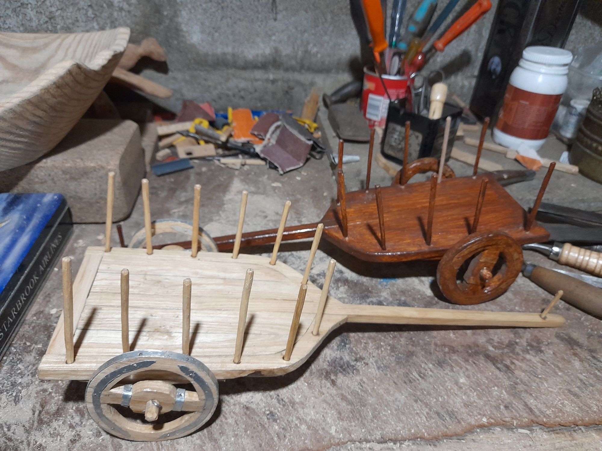 Carros de bois miniaturas