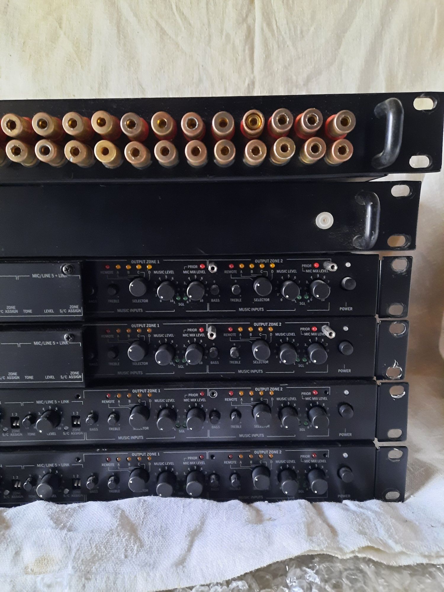 Микширующий усилитель мощности Apart PM1122