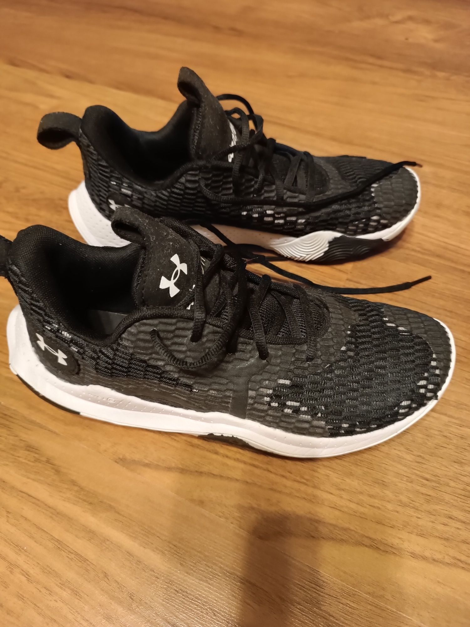 Buty Under Armour 40.5