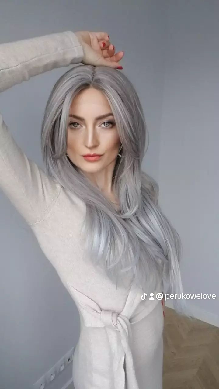 Peruka LACE FRONT srebrna z refleksami włosy jak naturalne