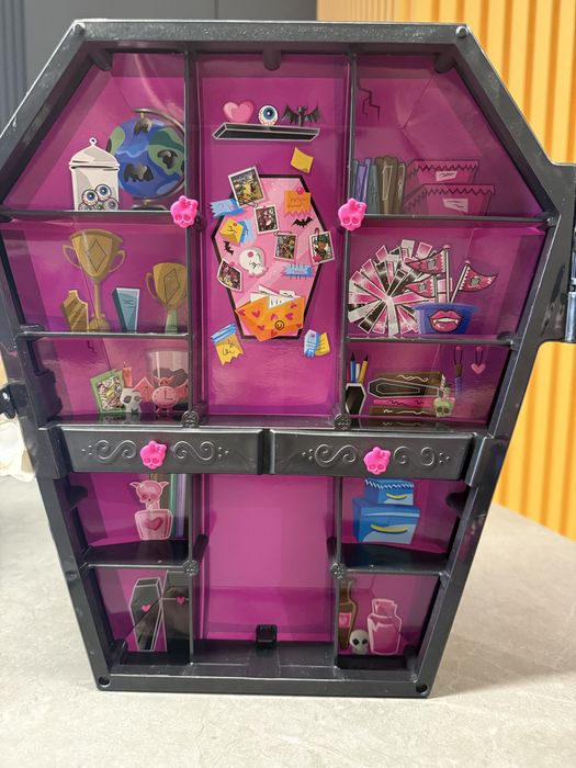 Монстер Хай Дракулаура з шафою Дракулокер