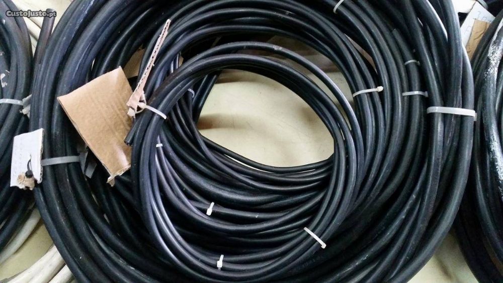 Lote de cabos eléctricos de diversas medidas