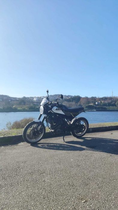 HUSQVARNA Svartpilen 401 UNICA