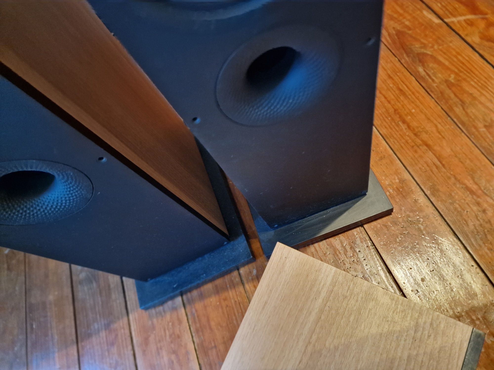 Bowers and Wilkins 684 b&w