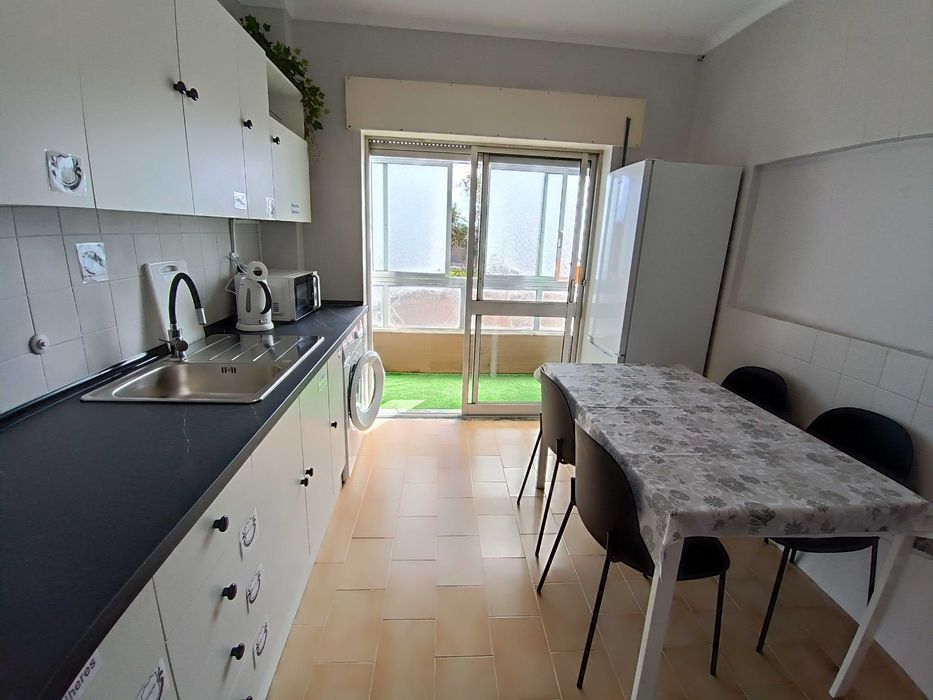 Quarto de Solteiro Mobilado para Arrendamento - Alhos Vedros