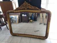 Grande espelho com talha dourada