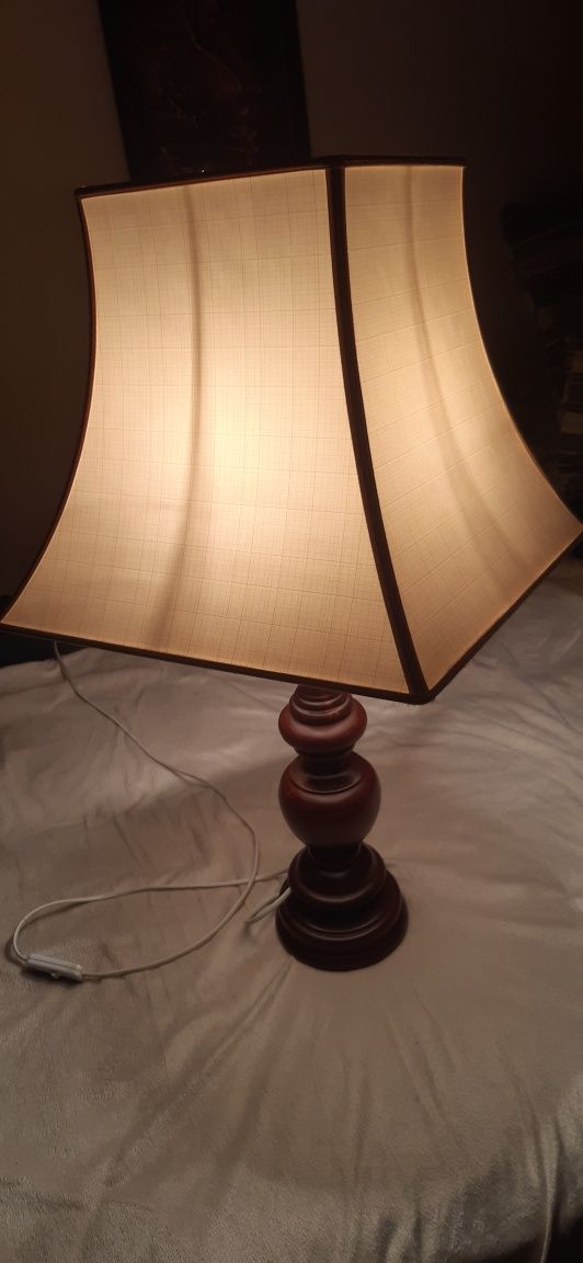 Wyprzedaż  Cena obniżona Zapraszam Drewniana lampa PRL z abażurem