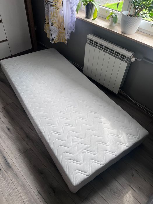 Sprzedam Łóżko jednoosobowe białe 90x200 Sumantra z materacem
