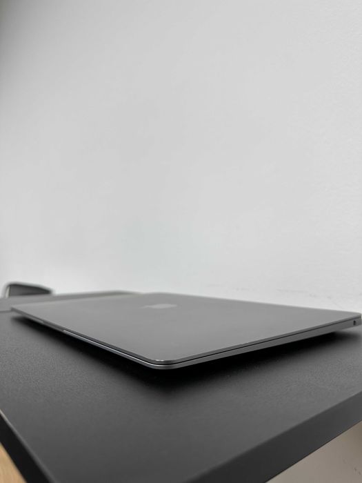 Macbook Air 2019 (i5/8gb/128 ssd)