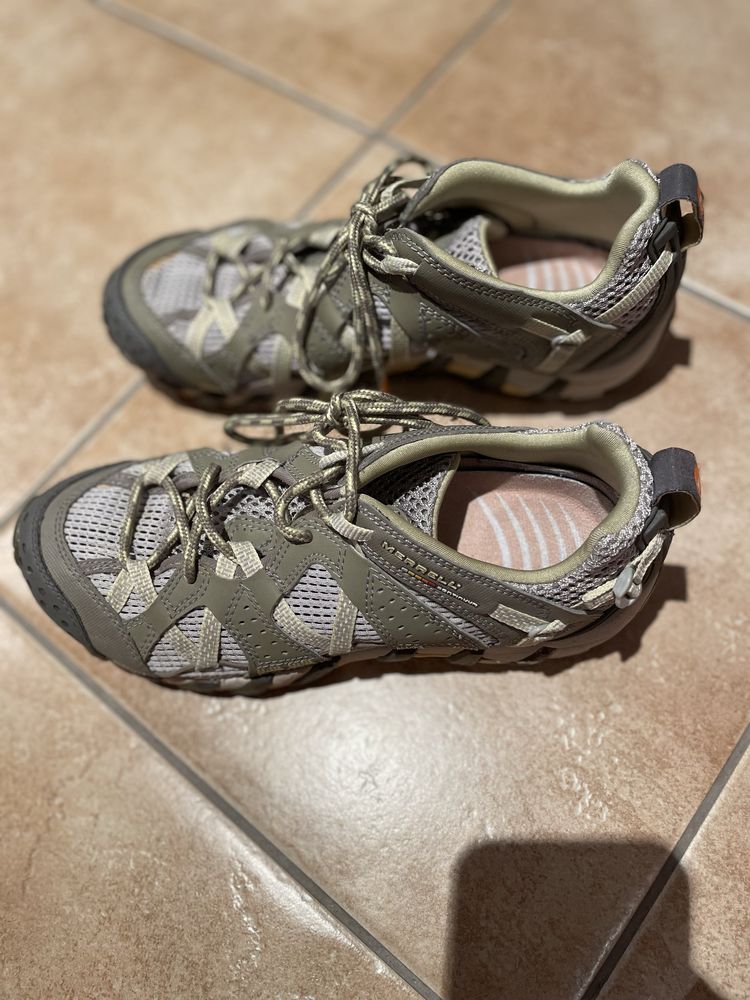 Sandalias e tenis