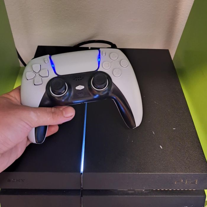 PS4 + 6jogos + 1 comando +cabos
