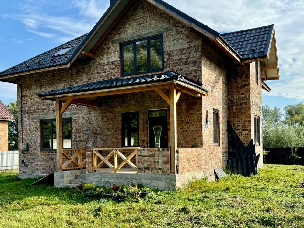 Стильний та сучасний будинок в чудовому місці біля центру Галича