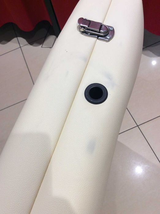 Łóżko do masażu kompletne w pokrowcu.