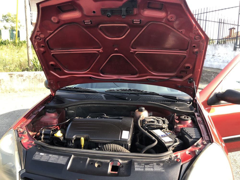 Renault Clio 1.2 2004 Gasolina - Impecavel